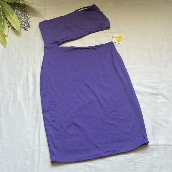 ⭐️nwt Yissang One Shoulder Cut Out Waist Sequin Dress⭐️ - Picture 6 of 8